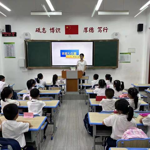 青春不负韶华 护苗共助成长——海口市金宇学校开展爱国主义校园电影放映活动