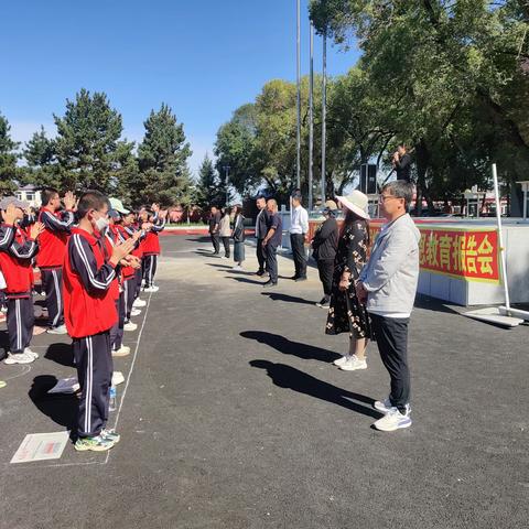 满族第二十一中学《感恩照亮未来，家校共筑辉煌》大型感恩教育报告会纪实