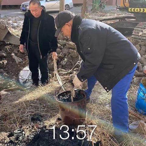 “我为群众办实事”火电社区党委协调物业疏通下水管道