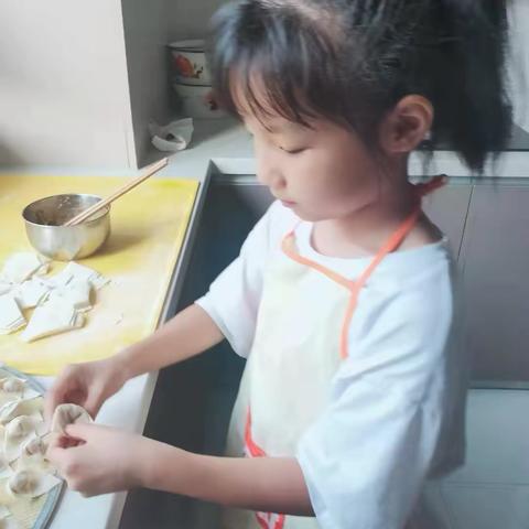 【公乐劳育】不负时光，暑我最强——公乐小学一年级组织开展暑期劳动实践活动