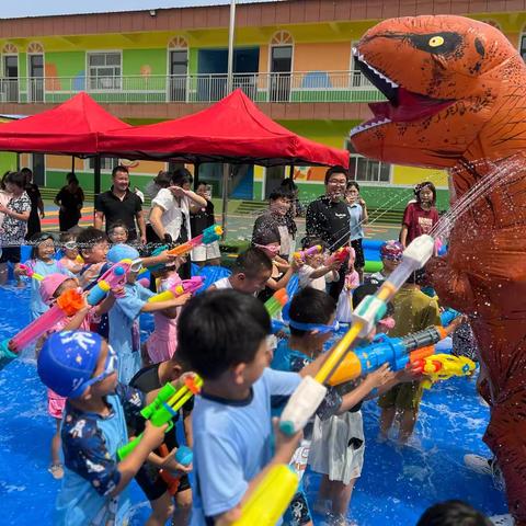 肆意玩水，清凉一夏——中心幼儿园第二分园戏水活动