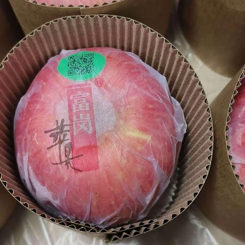 工业设计2201班何林锋