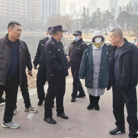 多部门协同清理游商摊贩 共同维护公园游憩秩序