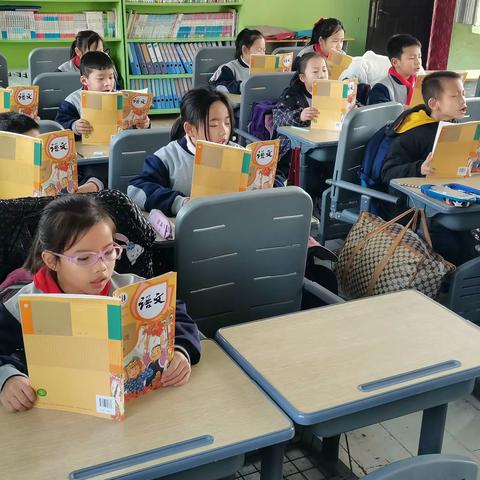 晨时书声琅琅 午写翰墨飘香                 ———黄粱梦教育集团西耒马台小学