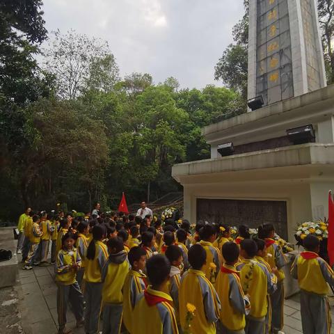 轩岗乡中心小学开展“清明祭英烈”德育主题活动