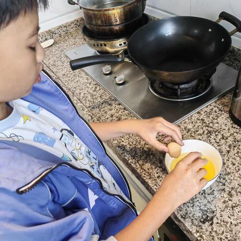 金灿灿的煎鸡蛋