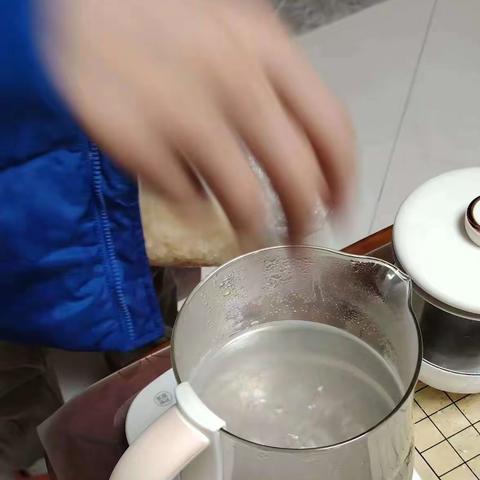 晶莹剔透的茶冻