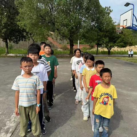 让运动点亮课余生活——公田镇大塅小学羽毛球社团风采展示