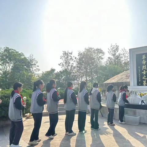 赣州市沙河中学开展“清明祭英烈”主题班会活动