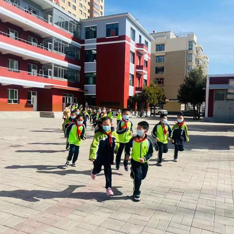 “火灾演练，防患未“燃” ‍—16中小学部防火灾逃生演练 ‍