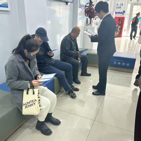 大通农商银行八一支行开展现金使用环境优化周宣传活动