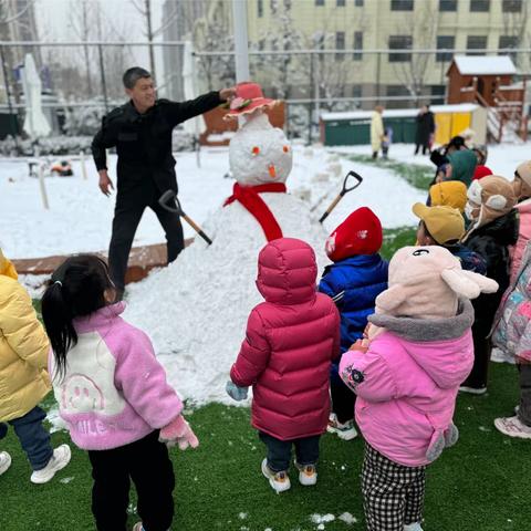 “初雪至，邂逅童心”——我的幼儿园下雪啦！