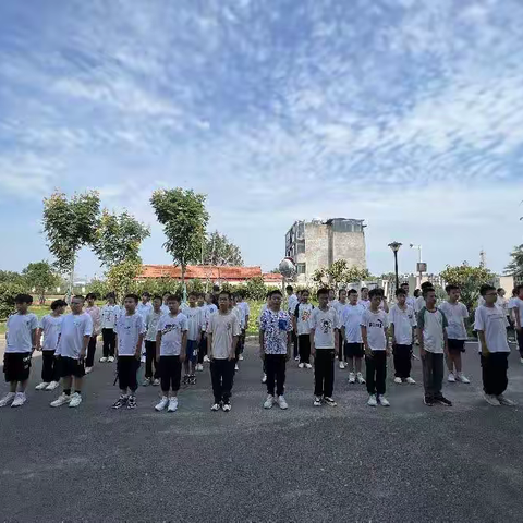 鲜衣怒马少年时，汤校学子展英姿