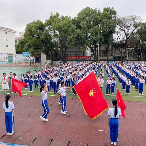 学习二十大，争做好队员——实验小学2023年少先队新队员入队仪式