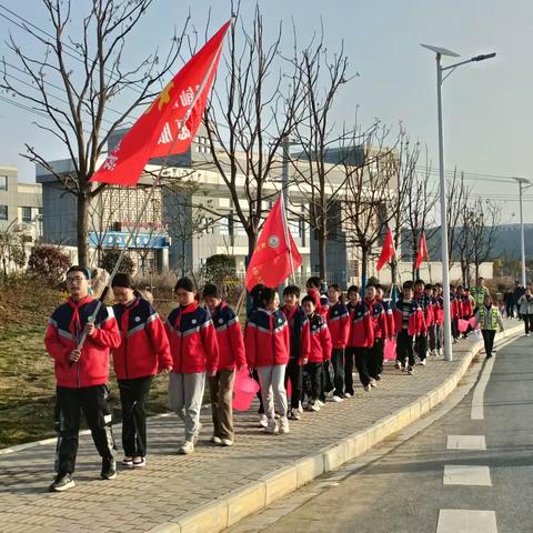 青龙泉学校植树节志愿劳动实践活动