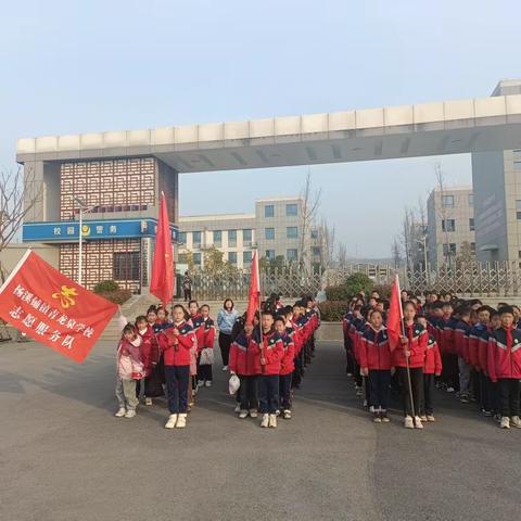 青龙泉学校雷锋月系列活动——走进杨溪铺镇幸福院志愿活动