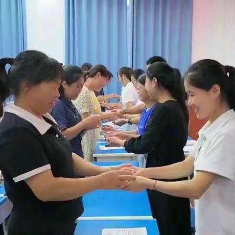 师徒结对育桃李 薪火相传尽芳菲 ——藤县太平镇第二小学2023年秋学期 “师徒结对”拜师仪式