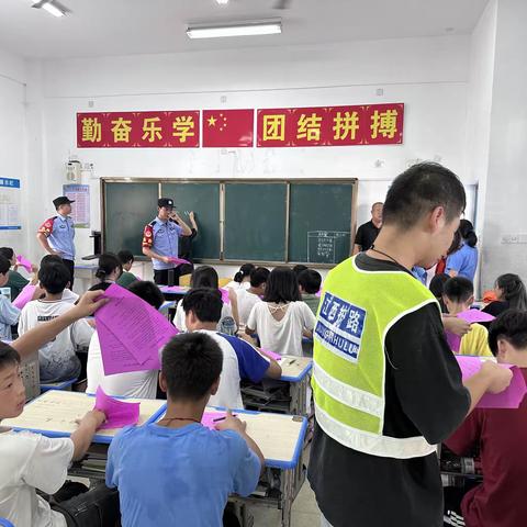 走进校园宣讲铁路安全,鹰潭铁警送上“开学第一课”