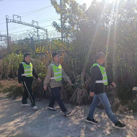 江北街道常态化铁路巡查