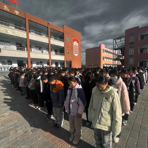 铭记历史  勿忘国殇——底庙镇初级中学“国家公祭日”主题活动
