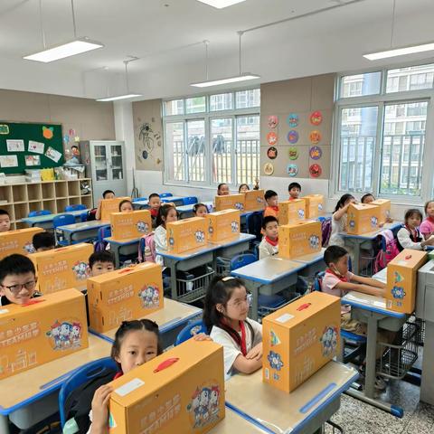 9月20日煤港路小学三年级STEM主题课程《起伏玩偶》剪影