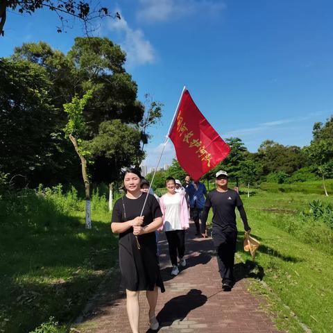 6月22日上午，区河长办开展“民间河长在行动”活动。