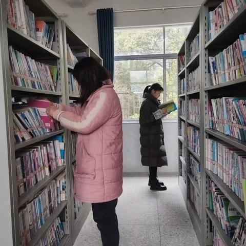 【洪岩镇中心小学——历小篇】﻿沐浴书香助远航——洪岩镇历居山小学开展图书排查活动