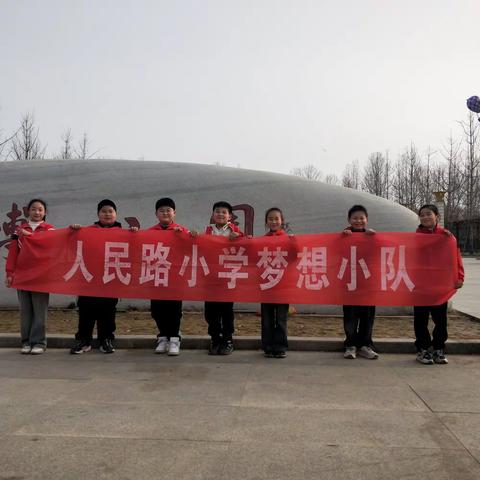 学习雷锋精神              永垂不朽！