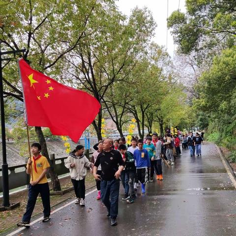 缅怀革命先烈  传承红色基因——阮家畈小学开展清明祭扫活动