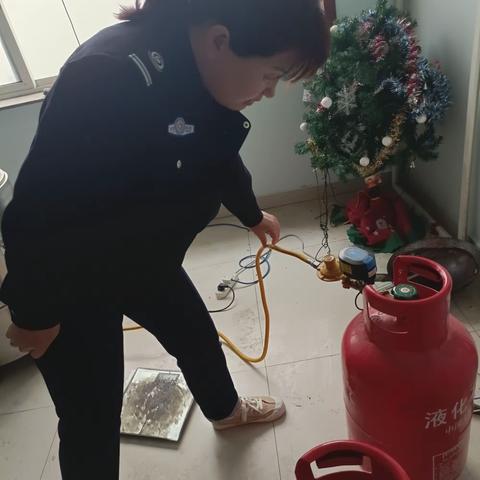 蓝格格巧解千千节结之网格员贾志荣