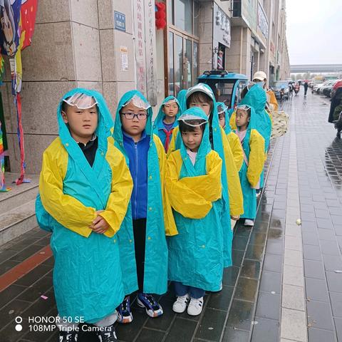 ＂小饭桌，大温暖。每一餐，都有家的味道＂