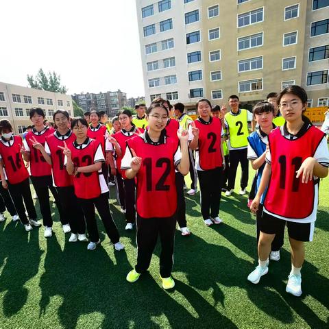 辽宁省鞍山市第二六中学八年11班体育测试纪实