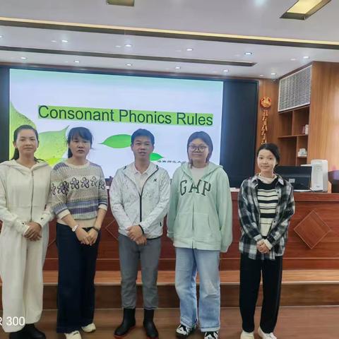 研训精耕强技能 精准赋能促提升——定安县小学英语教师自然拼读培训活动