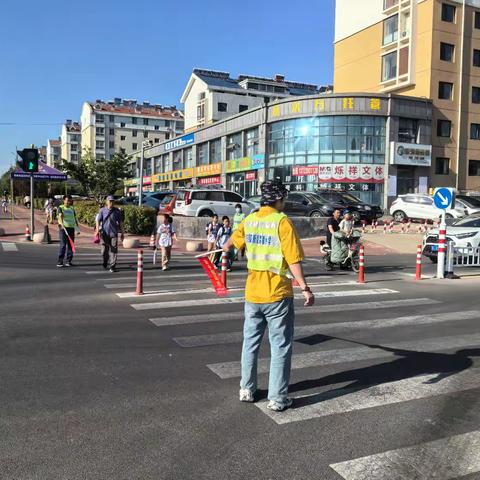 家校携手，为爱“站岗” ———高新区实验小学2年级6班护学岗执勤