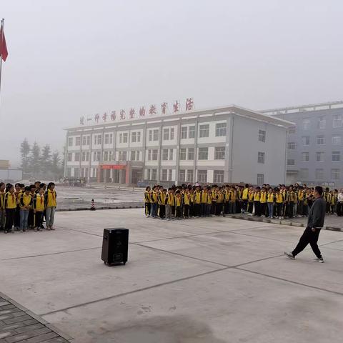 队列队形展风采，飒爽英姿恰少年     ——和盛园区小学六年级整风肃纪进行时