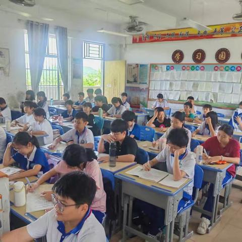琼中黎族苗族自治县阳江学校六年级数学下册“圆柱的体积”公开课纪实