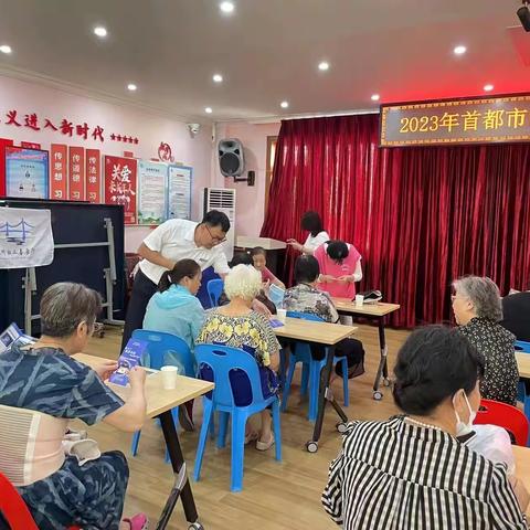 联合厅堂及周边商户 龙兴分理处进行发假币专项宣传活动