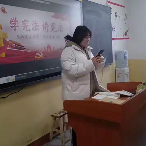 永坪职中师生开展宪法晨读活动