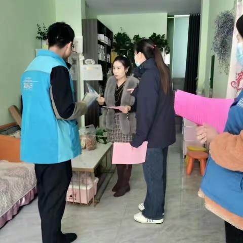 桐乡街道平安办开展反XJ入户宣传活动
