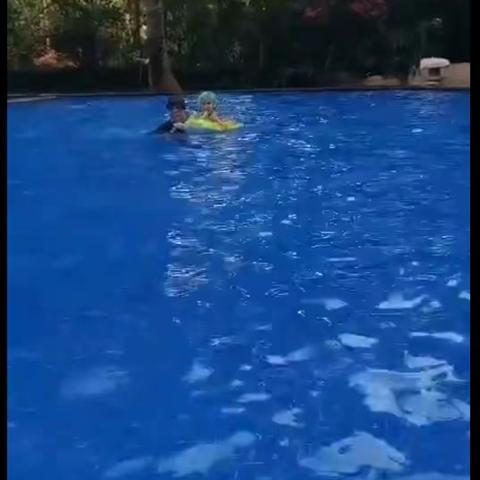 雨中游泳（副本）