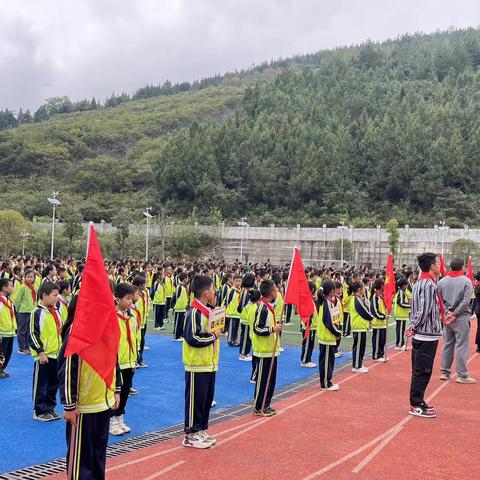 尹珍小学“红领巾心向党，争做新时代好队员”主题建队日活动