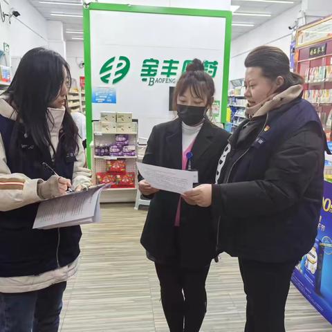 工农街道漫步巴黎社区开展“齐心协力同清理 遇见冰雪遇见情”清冰雪宣传活动