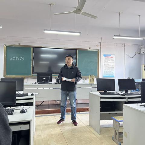 共绘教学新蓝图，激发科研新动力——汤阴一中信息技术教研组会