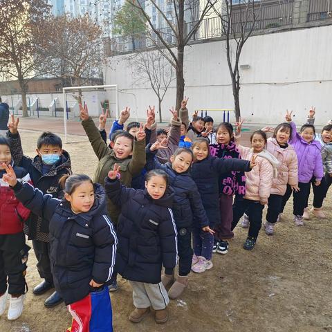 平顶山市湛河区轻工路小学学生趣味运动会