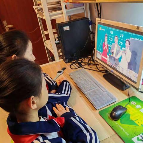 你好，新学期——胜利小学三五中队积极观看开学第一课