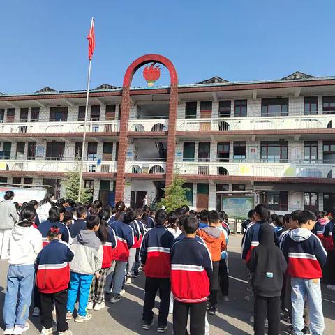 东岗镇中心小学一周工作总结（10.14-10.18）