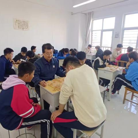 智慧碰撞，乐在其中——渭南市三贤中学第8周棋乐无穷社团