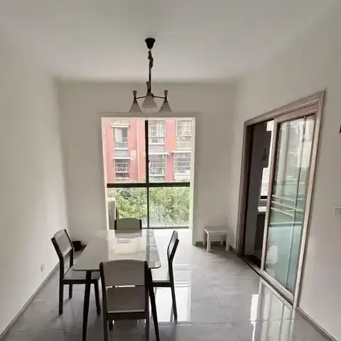 客厅带空调 出租 金顿小镇 套二精装修4楼 1.28万一年V63540支持季度付