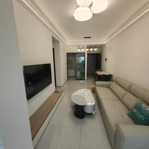 位置在云溪上斜对面，出租齐通苑套二电梯房 1.28万一年，目前有8套漂亮的套二的60平方的，有3套 套三120平方的，都很漂亮V63540