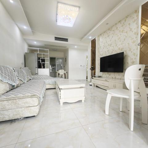 出租 万达附近 套三 全屋中央空调  阳光新城一号3楼 1.16万一年